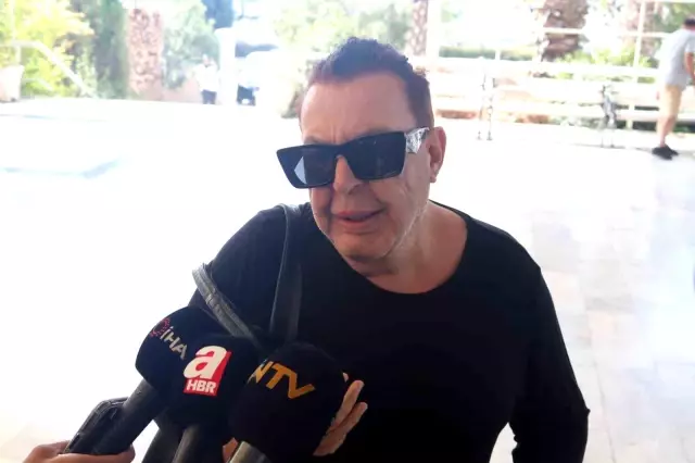 Şarkıcı Metin Arolat İçin İzmir'de Cenaze Töreni Düzenlendi