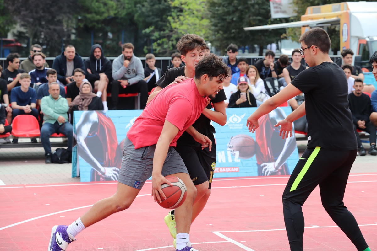 Sultangazi\'de 3x3 Sokak Basketbol Turnuvası Düzenlendi