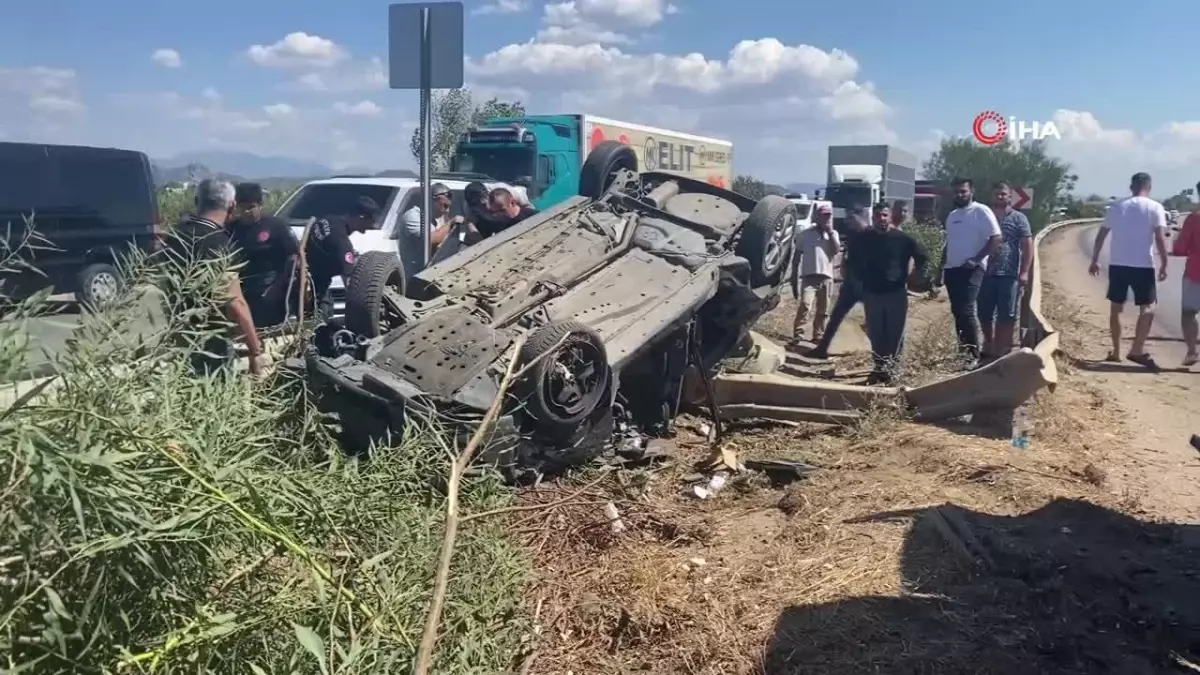 Kaza Sonrası Sıkışan Sürücü Telefonlarıyla Bekledi