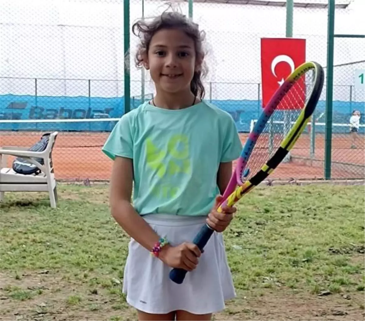 Dila Nur Kaya 12 Yaş Tenis Turnuvasında Birinci Oldu