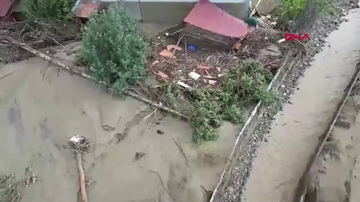 Trabzon\'da Sel Felaketi: 1 Ölü, Altyapı Zarar Gördü