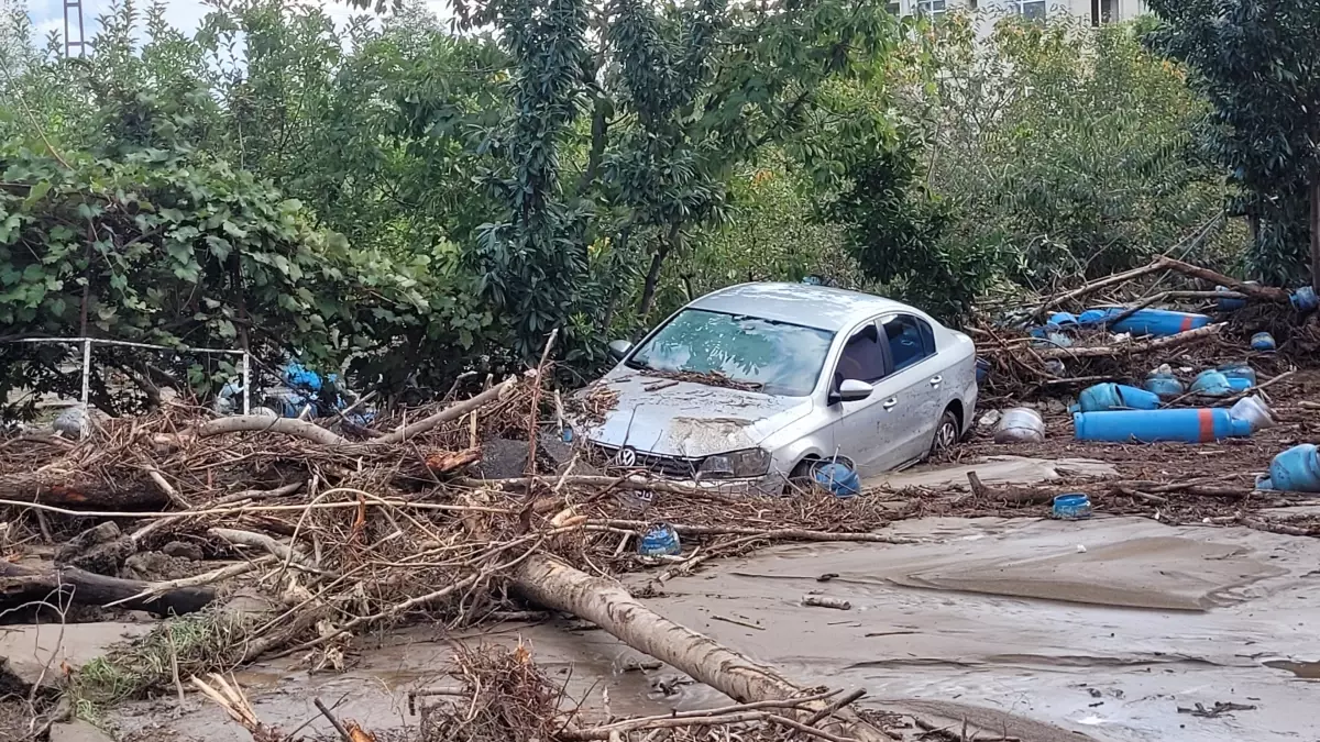 Trabzon\'da Sel Felaketi: 1 Ölü, Zarar Büyüyor