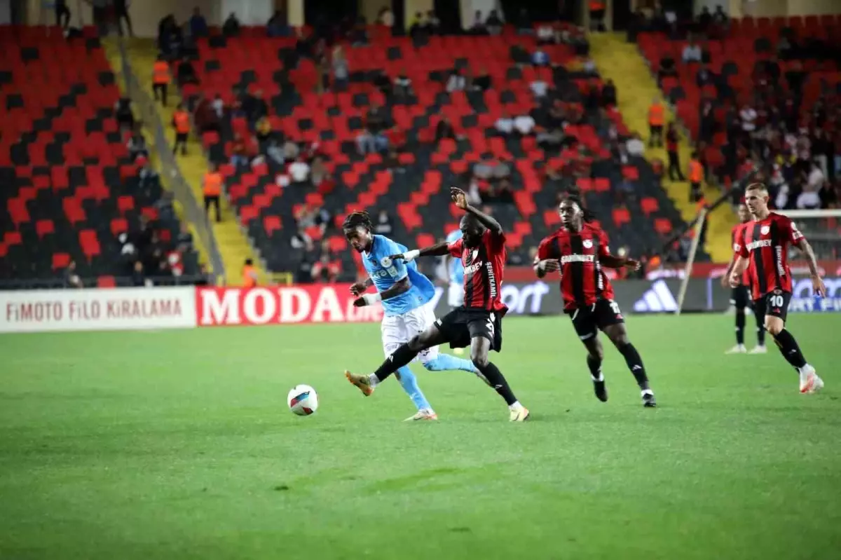 Gaziantep FK - Trabzonspor Maçı İlk Yarısı Golsüz Geçti