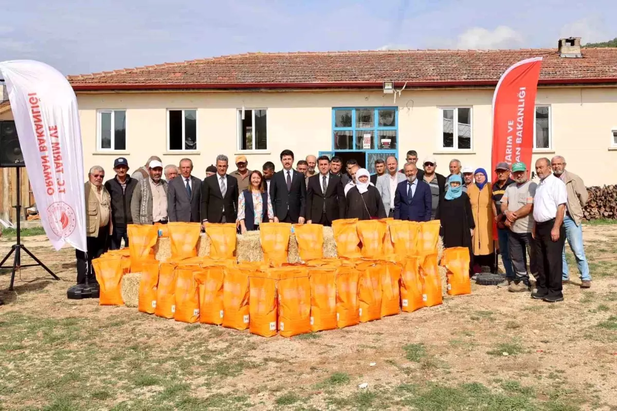 Bilecik\'te Kanola Tohumu Dağıtımı Başladı