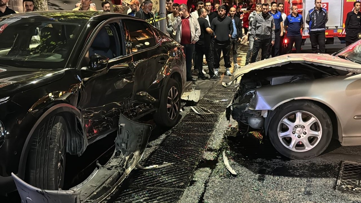 Üsküdar\'da Trafik Kazası: 4 Yaralı