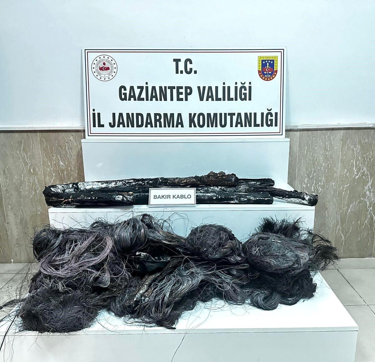 Gaziantep\'te 400 Kilogram Bakır Kabloların Hırsızlığı: 2 Şüpheli Yakalandı