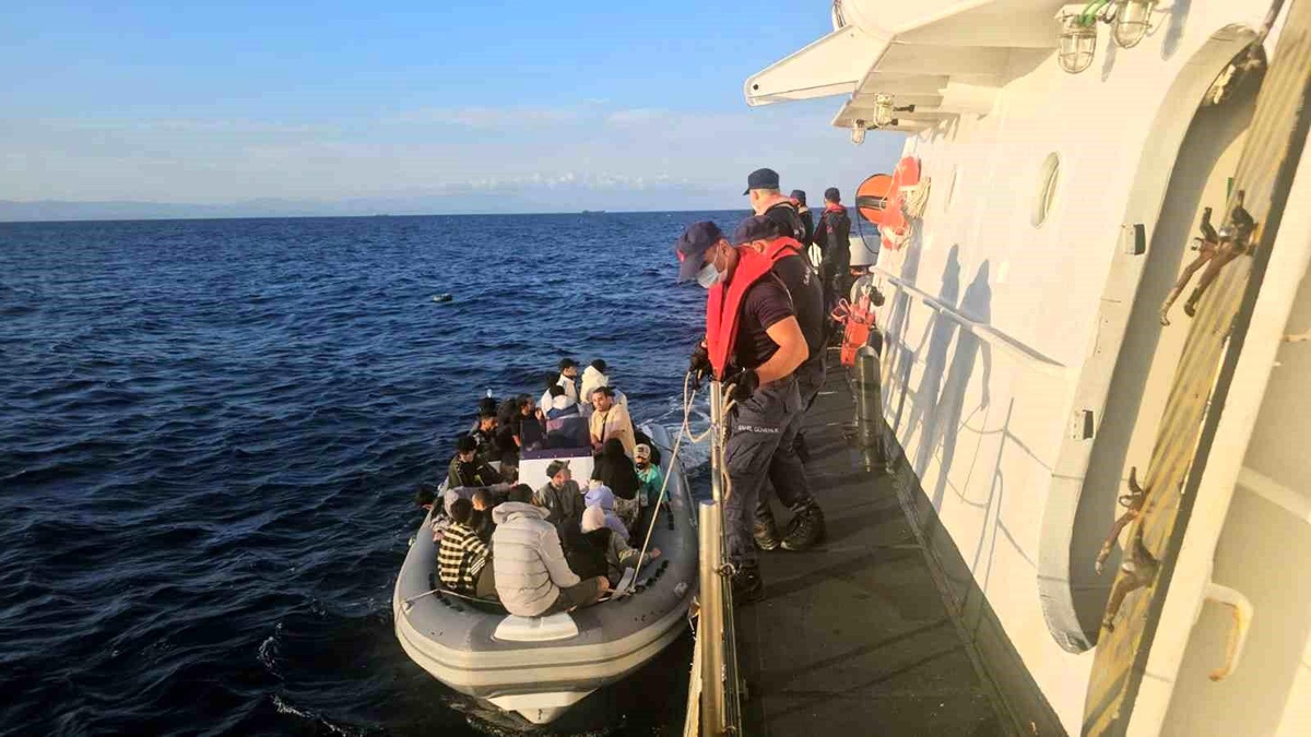 Marmaris\'te Düzensiz Göçmenler Kurtarıldı