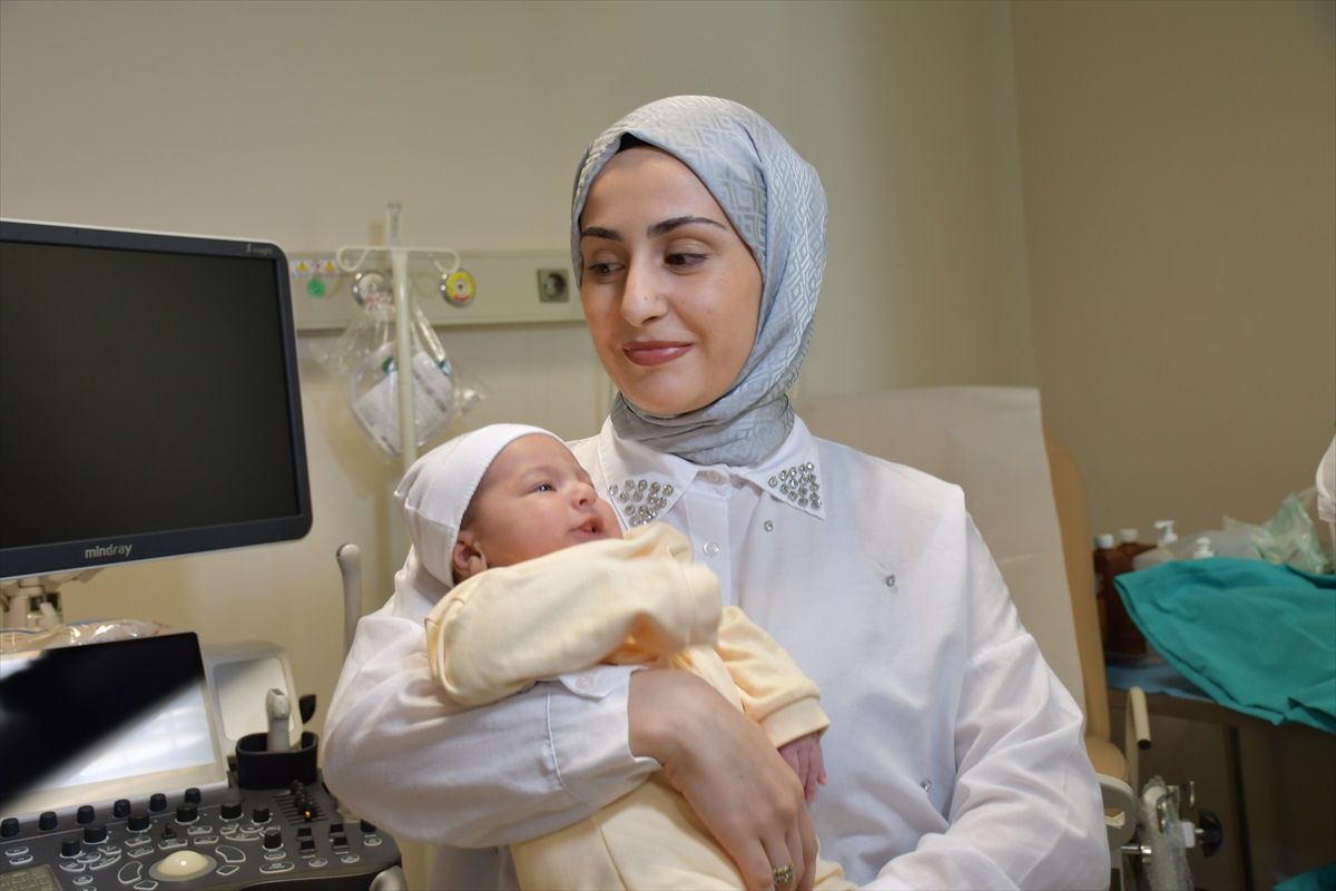 Çift, Tüp Bebek Doktorunun Adını Çocuğuna Verdi