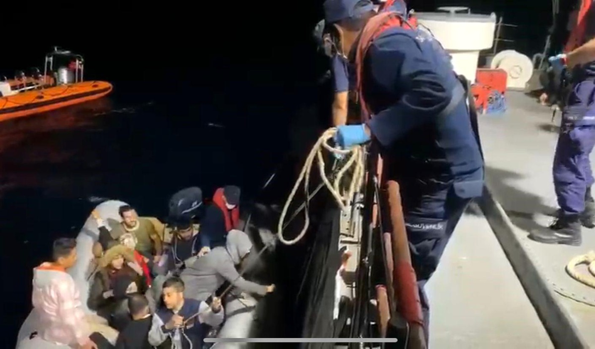 Çanakkale\'de 19 Kaçak Göçmen Yakalandı