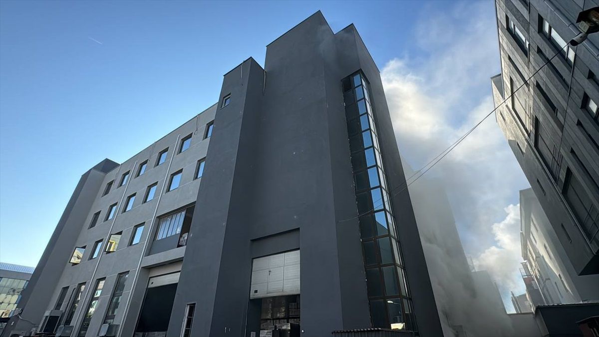 Beylikdüzü\'nde Fabrika Yangını