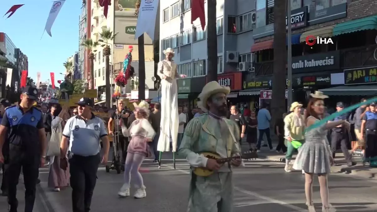 Denizli 36. Uluslararası Tiyatro Festivali Kortej ile Başladı