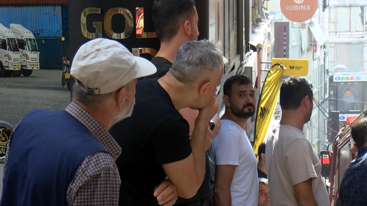 Fatih\'te Otelde Yangın Paniği