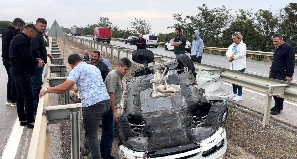 Bursa\'da Takla Atan Araçtan Kadın Sürücü Kurtarıldı