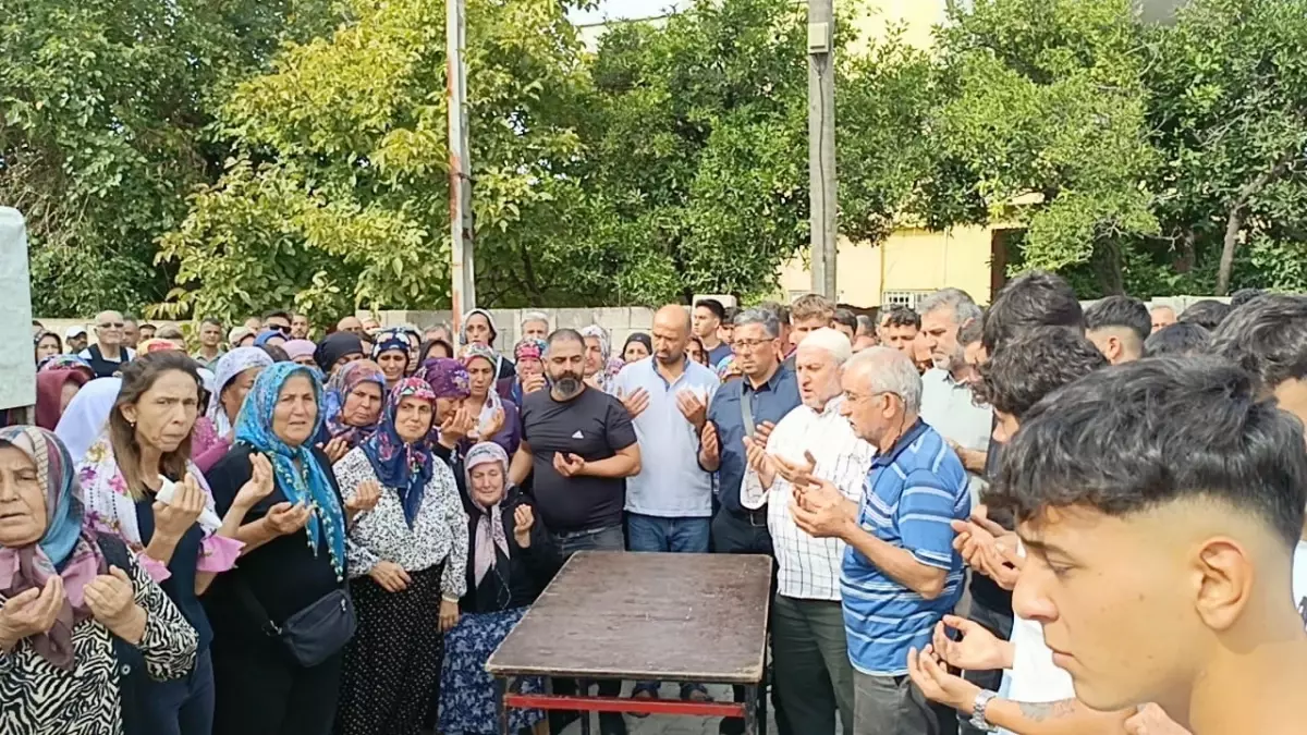 Hatay\'da Motosiklet Kazasında Hayatını Kaybeden Genç Son Yolculuğuna Uğurlandı