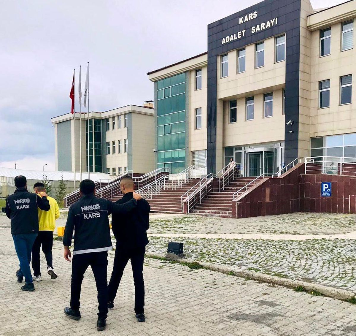 Kars\'ta Uyuşturucu Operasyonu: İki Tutuklama