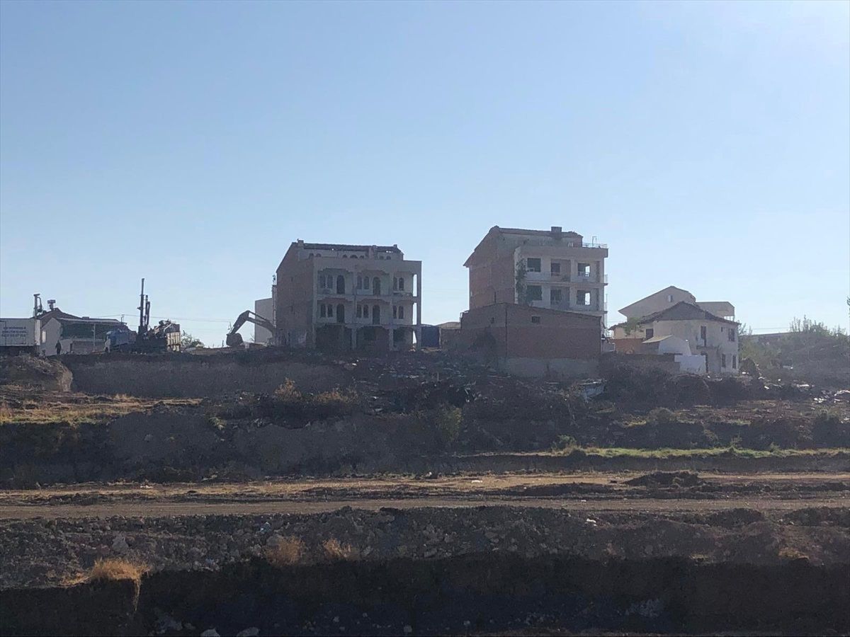 Malatya\'da Yıkım Çalışmaları Hızla Devam Ediyor