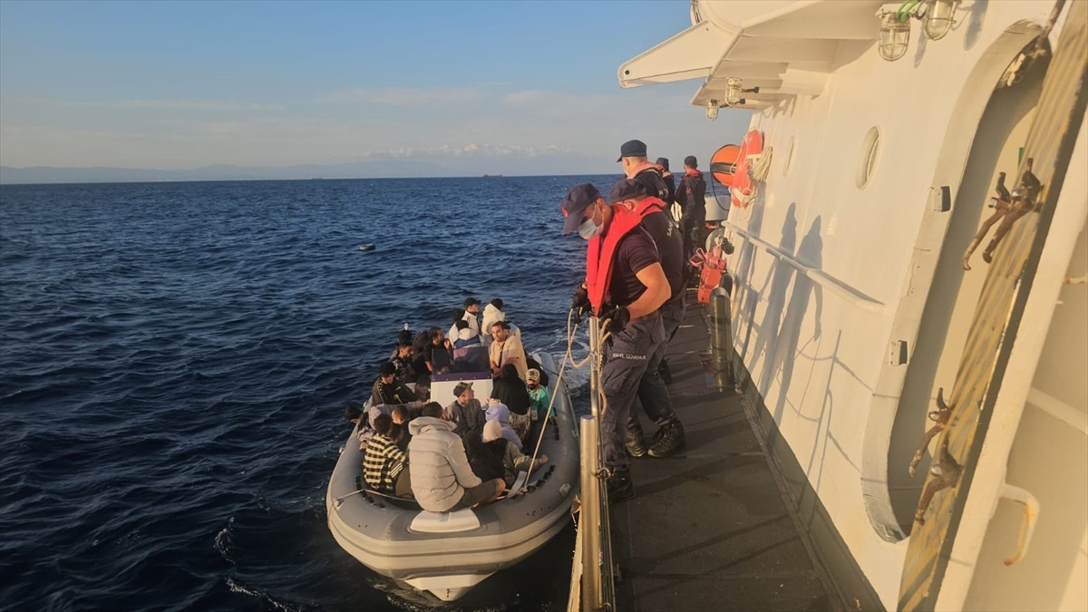 Marmaris\'te 27 Düzensiz Göçmen Kurtarıldı