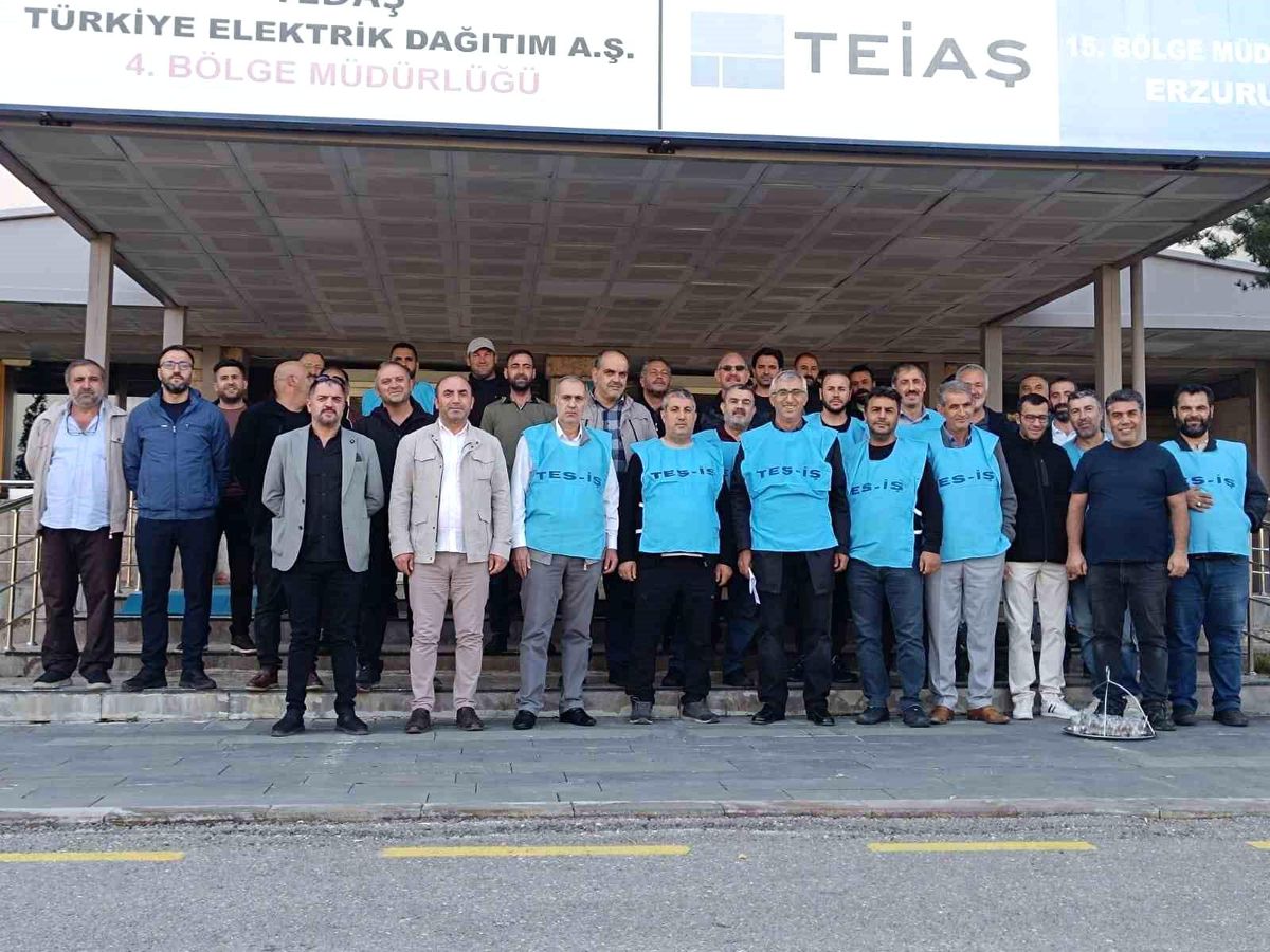 Erzurum\'da İşçiler Oturma Eylemi Düzenledi