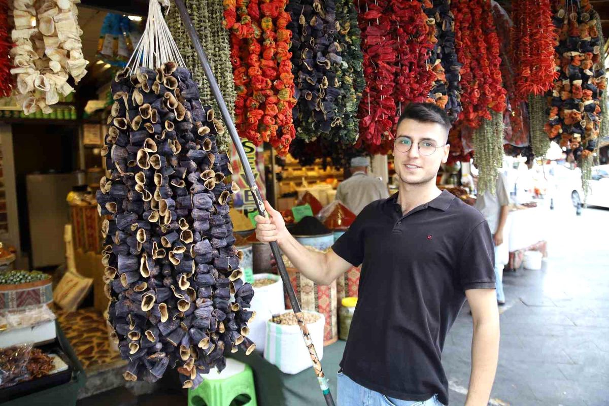Gaziantep\'te Rengarenk Kurutmalıklar Tezgahta