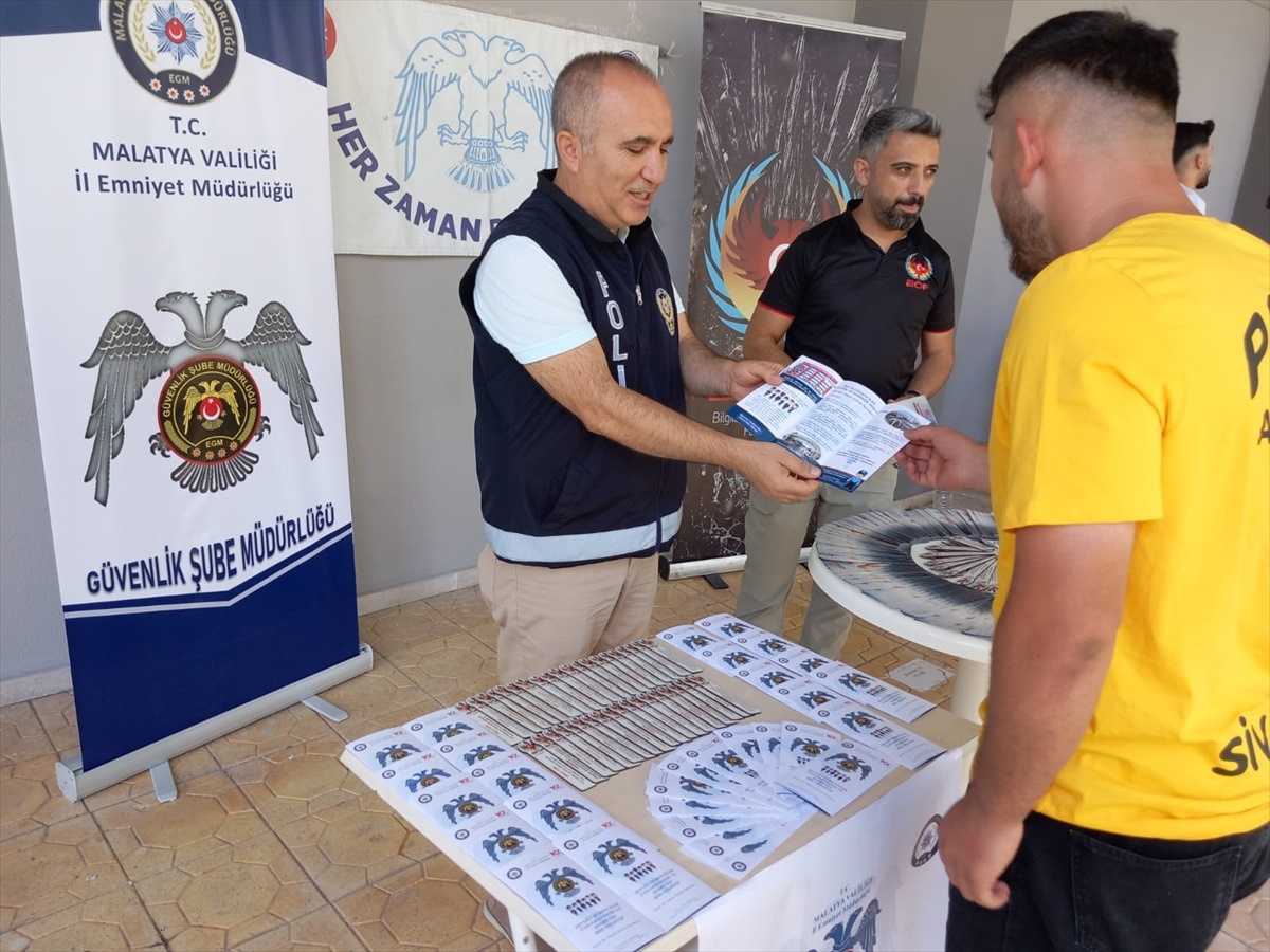 Malatya\'da Polis Öğrencilere Güvenlik Bilgilendirmesi Yaptı