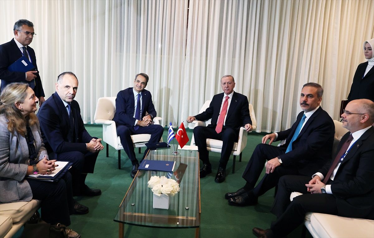 Erdoğan, Yunanistan Başbakanı Miçotakis ile Bir Araya Geldi