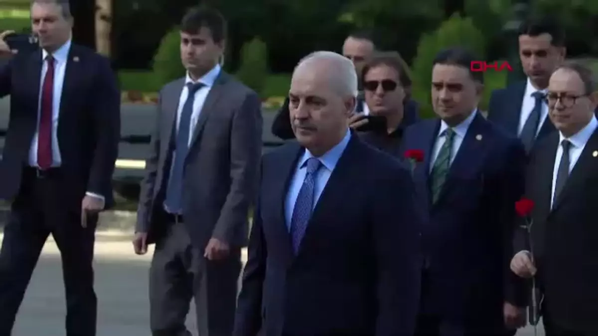 Kurtulmuş Moskova\'da Anıta Çelenk Bıraktı