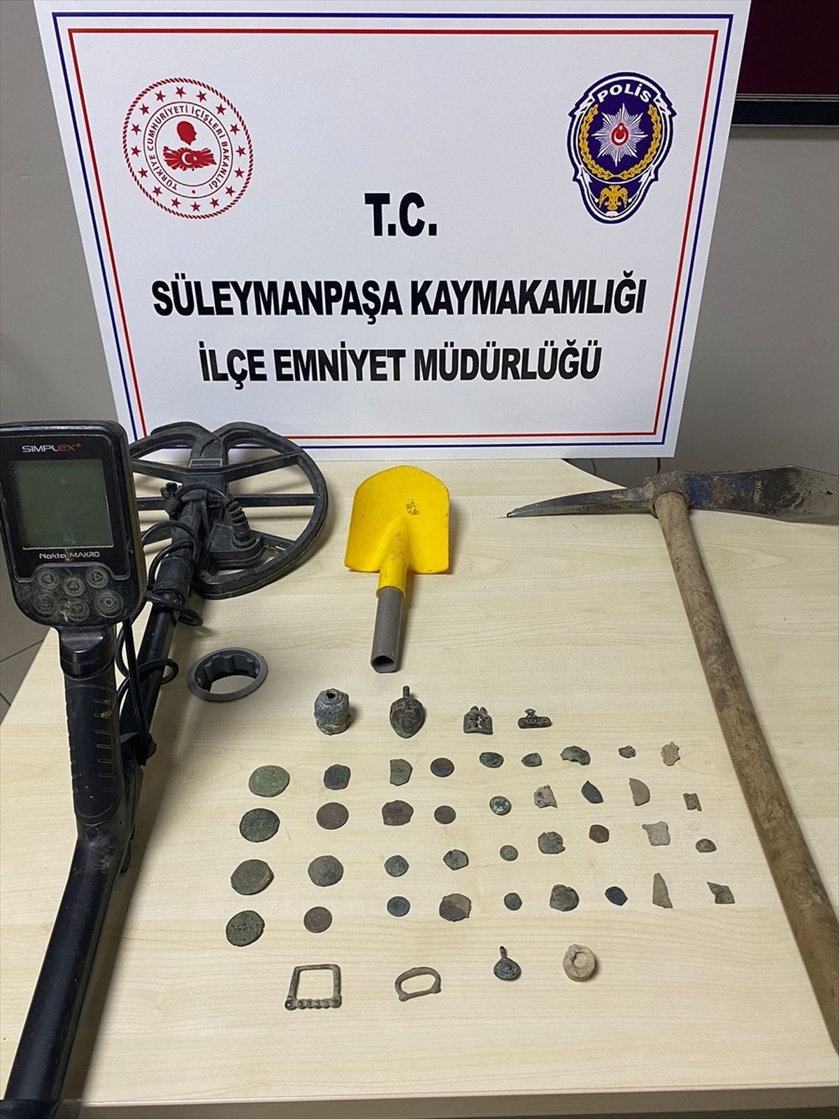 Tekirdağ\'da 44 Tarihi Sikke Ele Geçirildi