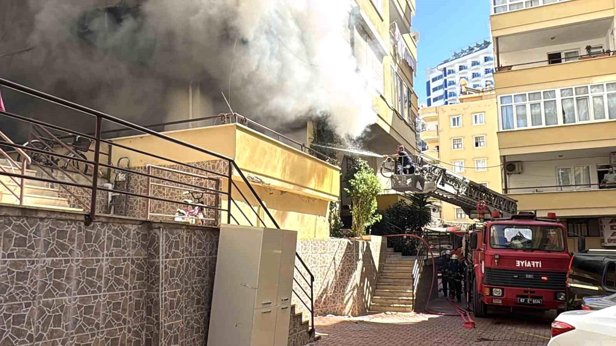 Alanya\'da Apartman Yangını