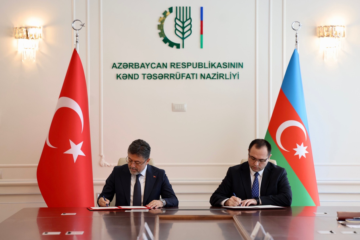 Bakan Yumaklı Azerbaycan\'da