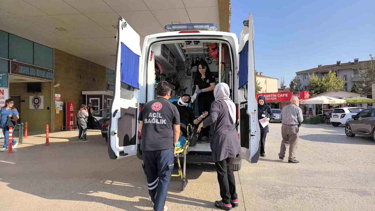 İnegöl\'de Minibüs Bisikletliye Çarptı
