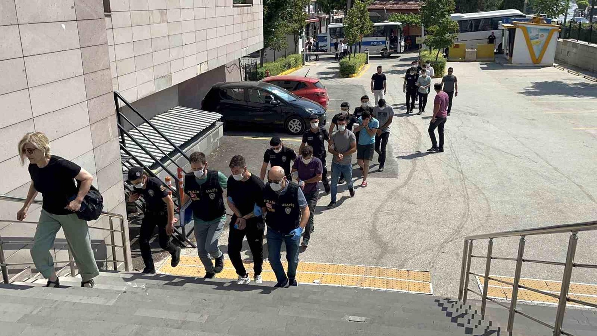 Eskişehir\'de biçaklı kavga: 28 yıl ceza