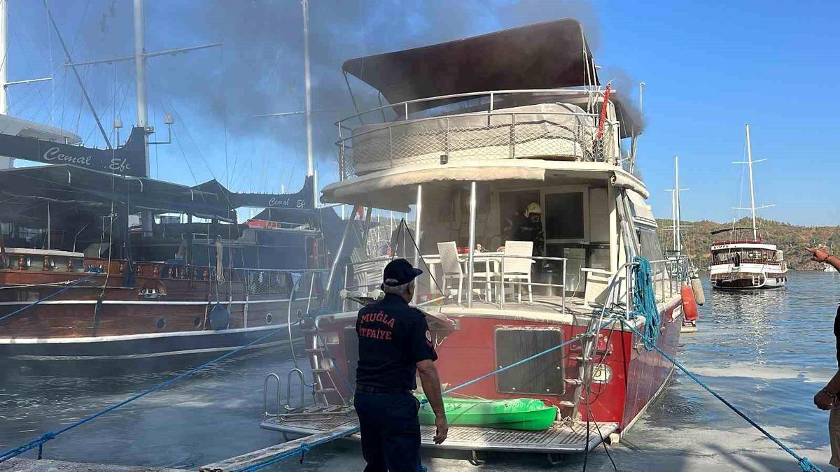 Fethiye\'de Tekne Yangını: Olay Hızla Kontrol Altına Alındı