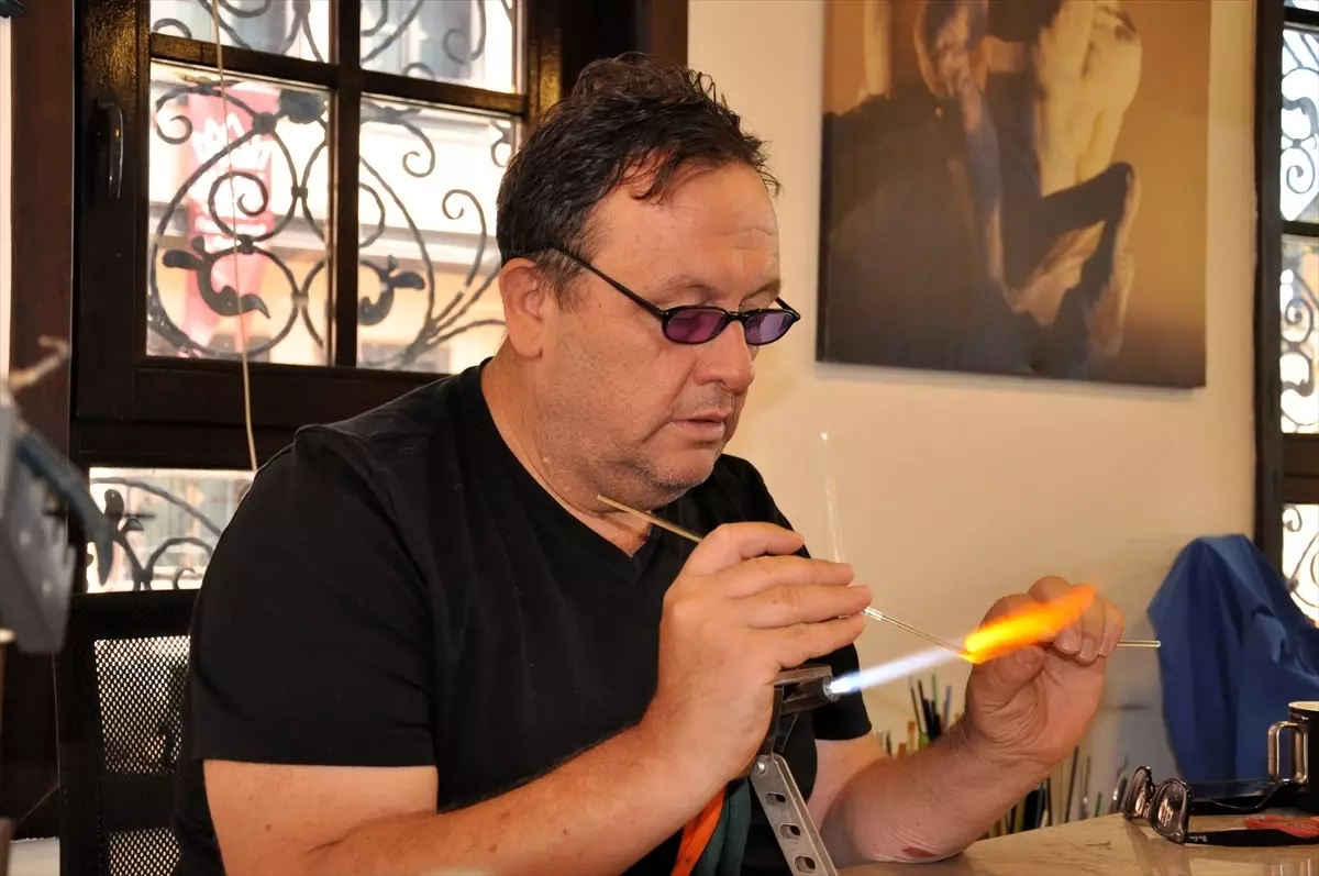 Cam Sanatçısı Kaan Çil, Öğrencilere Eğitim Veriyor