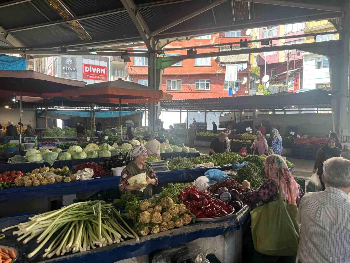 Zonguldak\'ta Halk Pazarında Fiyatlar Uygun