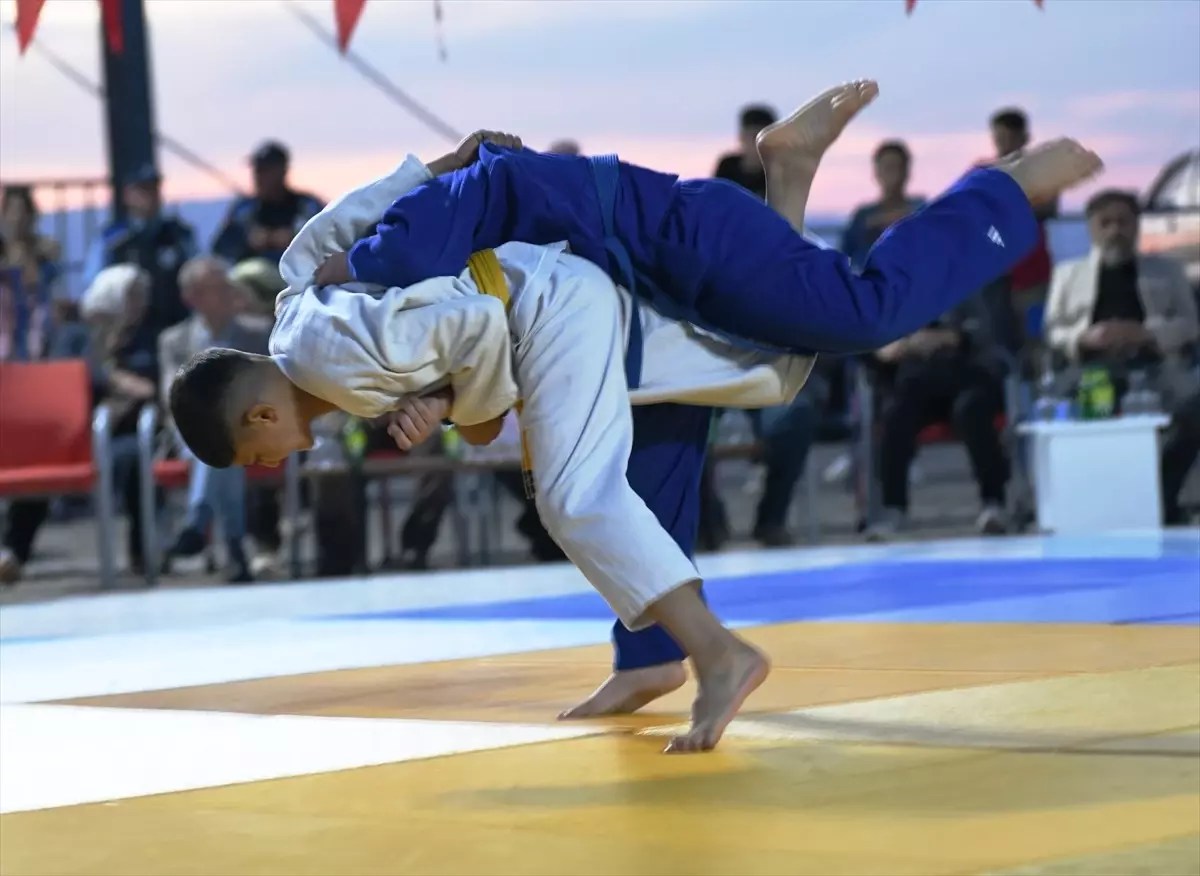 Lapseki Judo Şenliği Düzenlendi