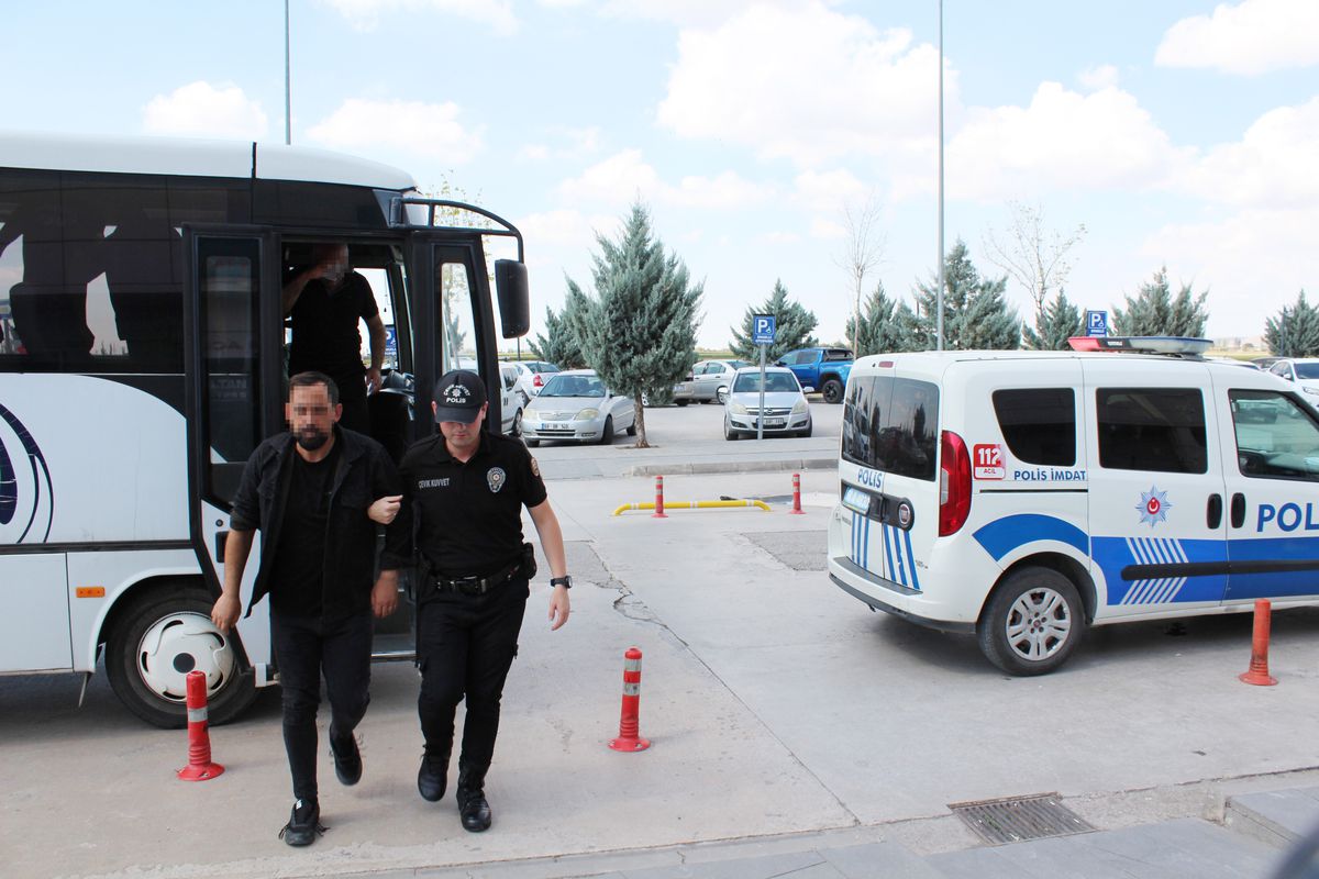 Otomobil Dolandırıcıları Yakalandı