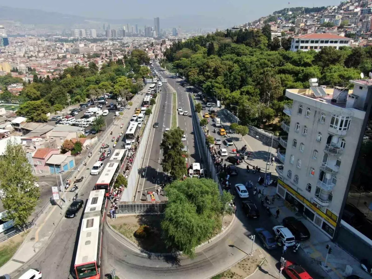 İzmir\'de köprüden düşen araçta 3 kadın hayatını kaybetti