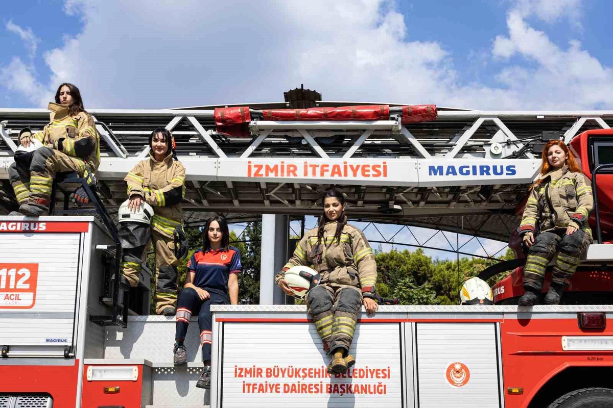 İzmir İtfaiyesi\'nde Kadın Ateş Savaşçıları Görevde