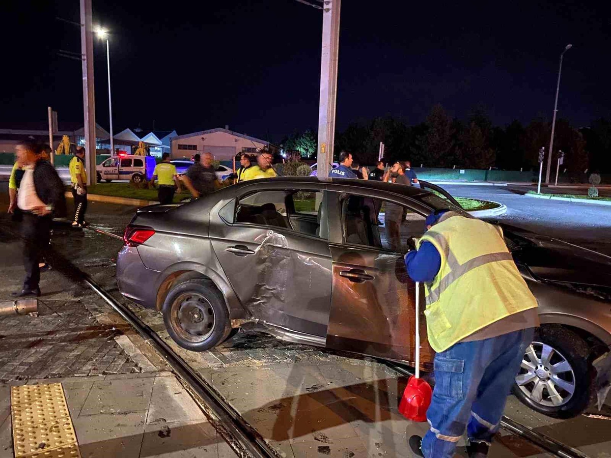 Kayseri\'de Trafik Kazası: 5 Yaralı, Sürücü Kaçtı