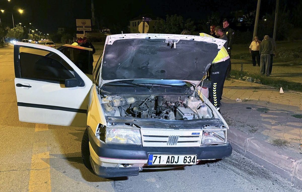 Kırıkkale\'de Trafik Kazası: 1\'i Ağır 2 Yaralı