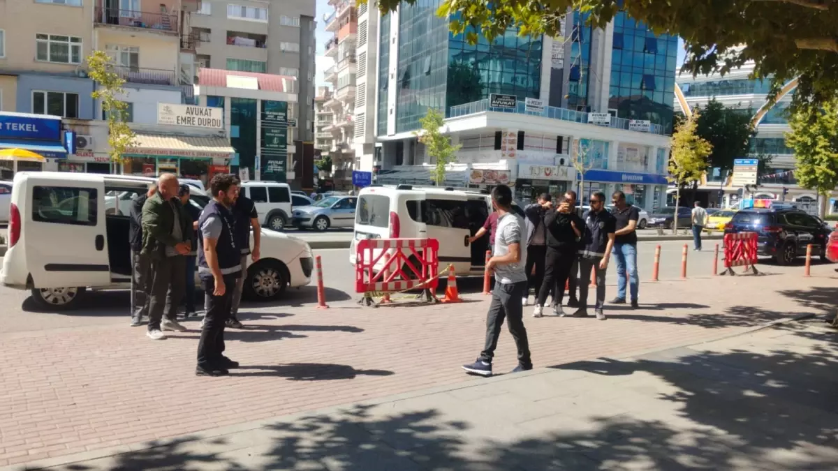 Kırşehir\'de 15 Kaçak Göçmen ve 4 Organizatör Yakalandı