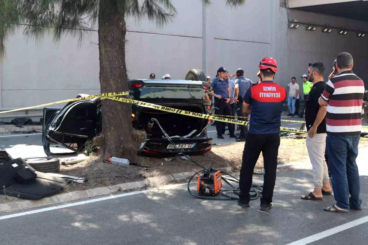 İzmir\'de Köprülü Kavşakta Kaza: 3 Kadın Hayatını Kaybetti