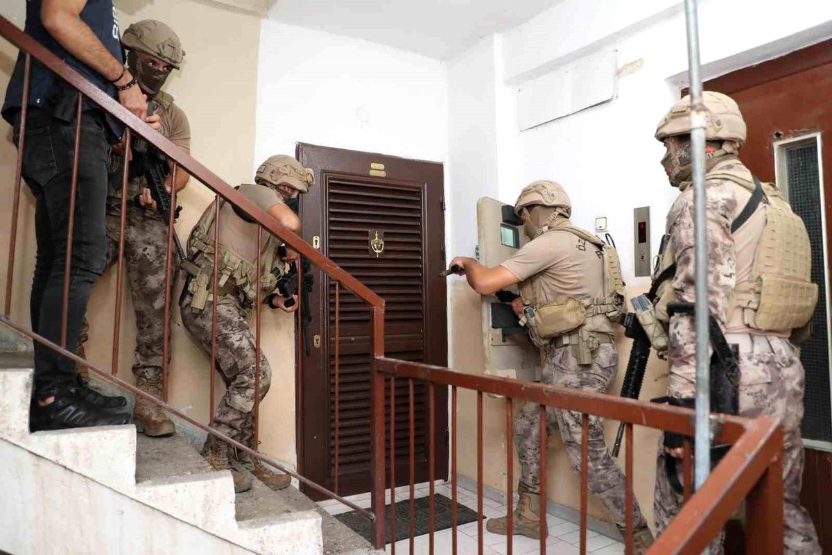 Mersin\'de Yasa Dışı Bahis Operasyonu: 51 Gözaltı