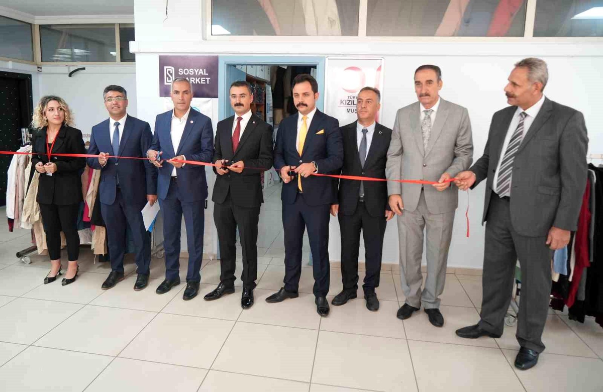 Muş\'ta Sosyal Market Açıldı
