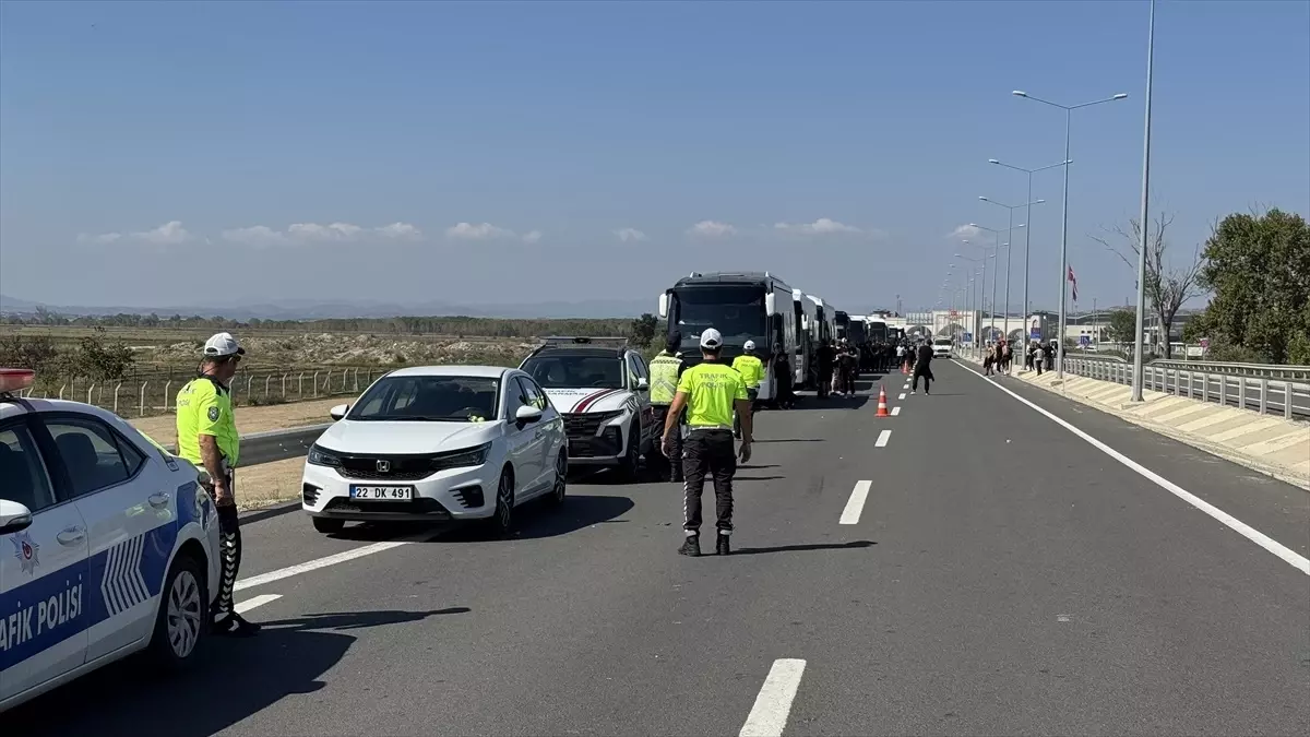 PAOK Taraftarları Türkiye\'ye Giriş Yaptı