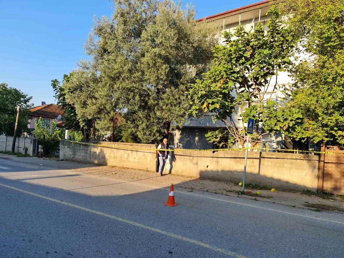 Sakarya\'da Kaldırımda Silahlı Saldırı: Bir Yaralı