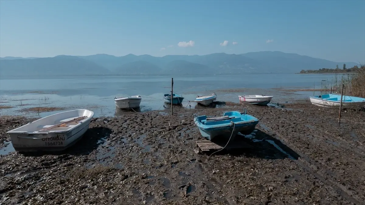 Sapanca Gölü\'nde Su Seviyesi 17 Metre Çekildi