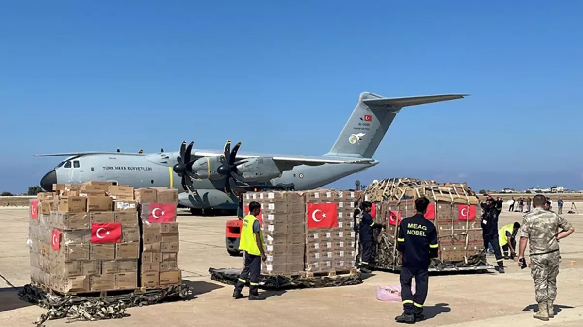 Türkiye\'nin gönderdiği insani yardım uçağı Lübnan\'a ulaştı