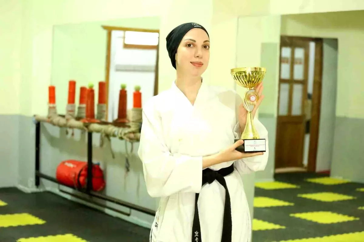 Elif Hilal Ayar: Yalova\'nın İlk Kadın Karate Antrenörü