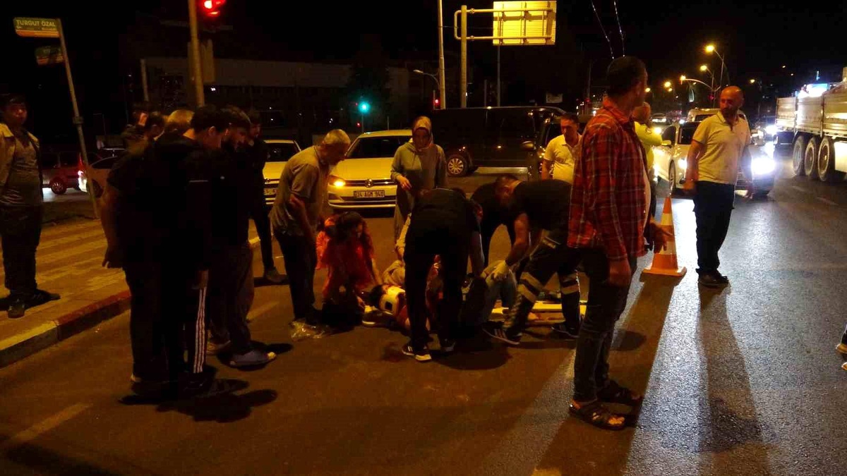 Malatya\'da Motosiklet Yayaya Çarptı